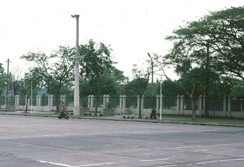 [���] &nbsp; (-)