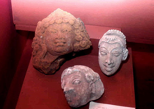 สงวนลิขสิทธิ์โดย</strong> ห้องสมุด ศ.ม.จ.สุภัทรดิศ ดิศกุล