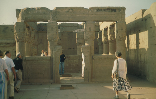 สงวนลิขสิทธิ์โดย</strong> ห้องสมุด ศ.ม.จ.สุภัทรดิศ ดิศกุล