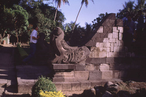 สงวนลิขสิทธิ์โดย</strong> ห้องสมุด ศ.ม.จ.สุภัทรดิศ ดิศกุล