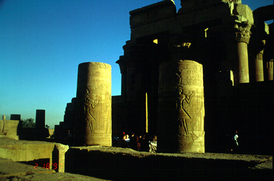 สงวนลิขสิทธิ์โดย</strong> ห้องสมุด ศ.ม.จ.สุภัทรดิศ ดิศกุล